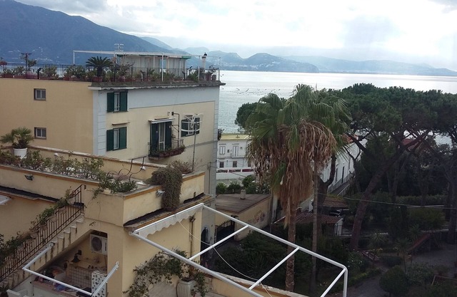 Terrazas de Vient 'y mar (viento marino) en el mar Costa de Capri y Sorrento