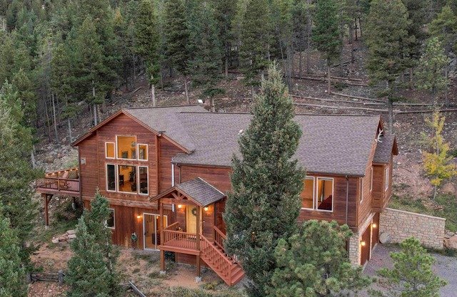 VIEWS! Mountain Cabin w/ Saltwater HotTub/Firepit. Close to Trails/Fall leaves