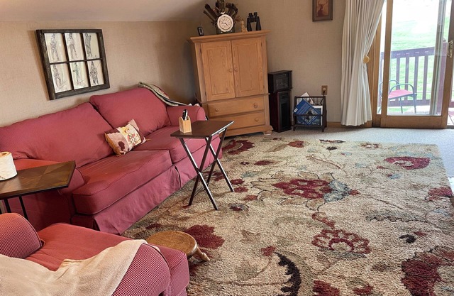 Views, views, views! Cute apartment for 2! It is as if you are in a fire tower!