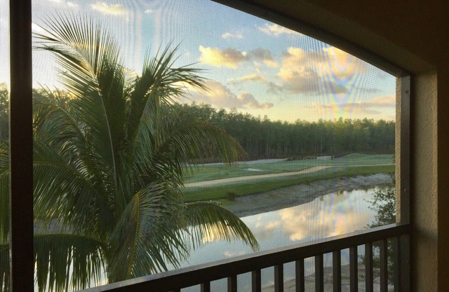 Abril 2019 Especial! Vistas: Agua, Golf y Reserva! 2Br / Den / Garage w / Golf