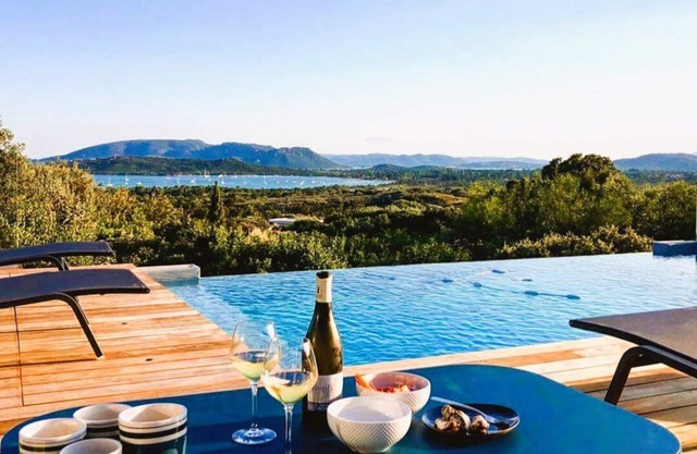 Villa Arazu, 10 pers, piscine chauffée, vue mer, 15 mn à pieds plage