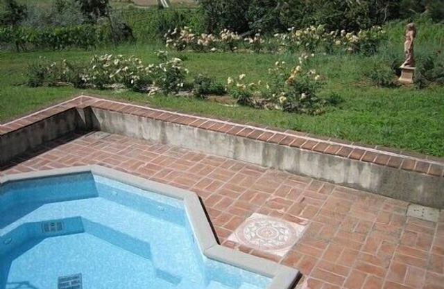 Villa Gloriosa: una encantadora villa histórica en tres plantas situada en una zona montañosa.