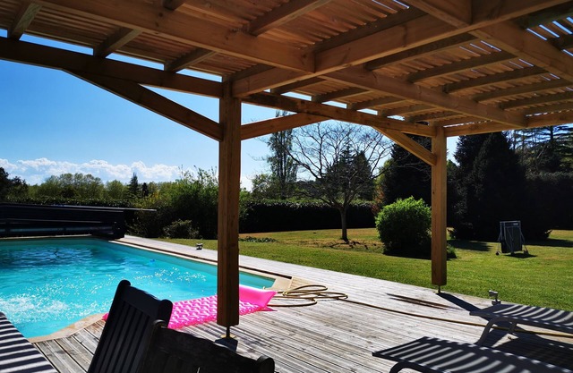 Arquitecto diseñado villa de 220m2 cerca de Hossegor en Angresse. Con piscina.