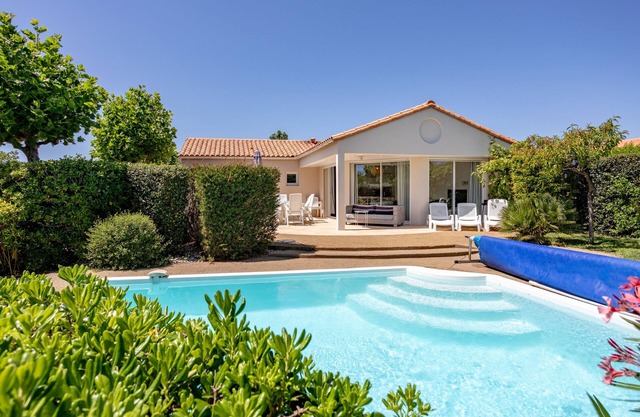 Villa 'Accacia Avec Piscine Privée' con piscina privada, terraza privada y Wi-Fi