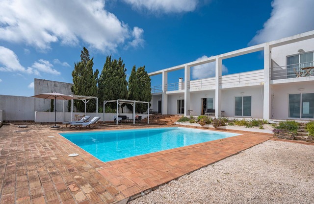Villa 'Alto Da Lua' con vistas al mar, piscina privada y acceso Wi-Fi