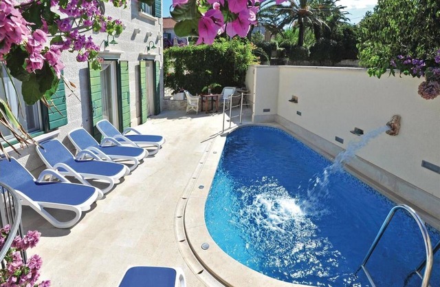 Villa exclusiva con piscina ANGELO