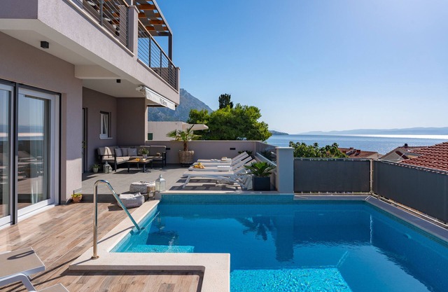 ¡Para estrenar! Villa Antares con 4 habitaciones con baño privado, una piscina privada con masaje