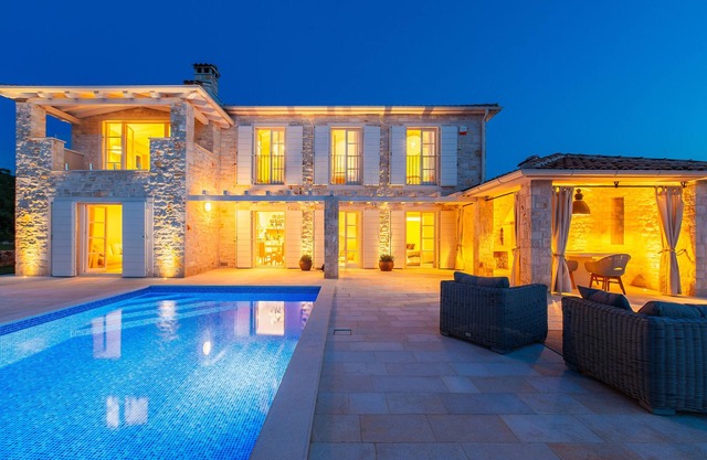 Villa Arabela Nueva villa encantadora con gran piscina en un entorno natural sereno