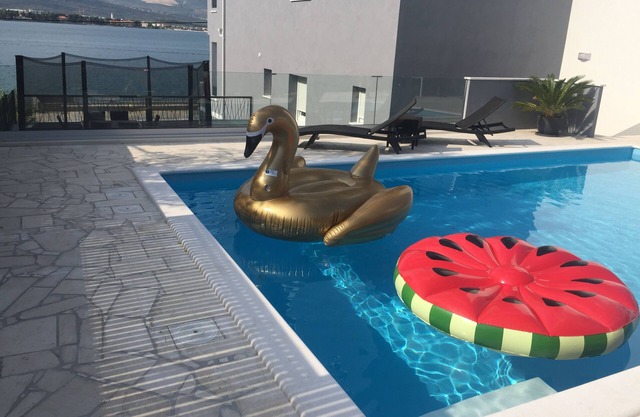 Villa Aria, frente al mar, 18 personas, Trogir