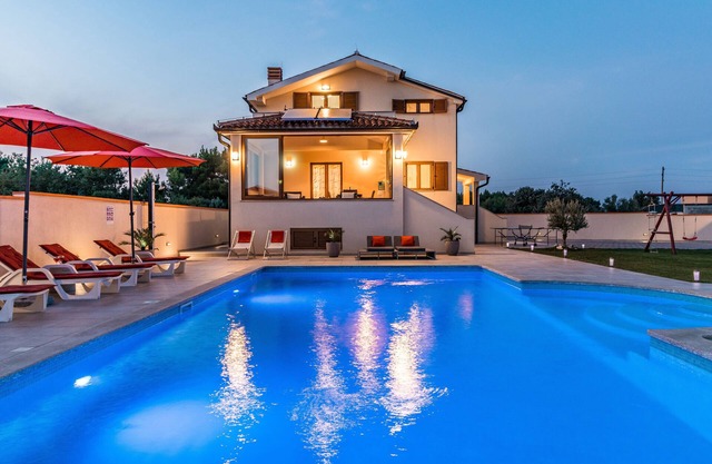 Villa Bergena **** con gran piscina 58m2