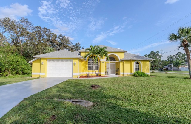 Villa Blanka - Hermosa casa con piscina en Lehigh Acres