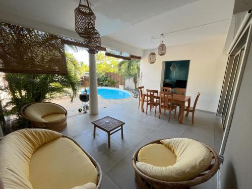 Villa Bourbon, 6 personnes avec Piscine et vue Mer