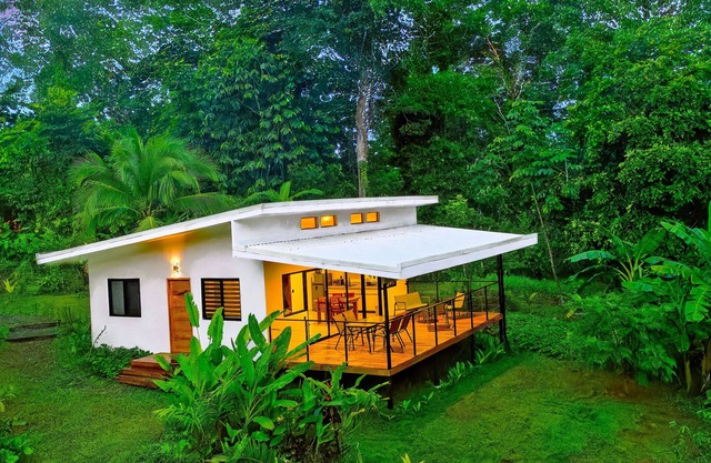 Villa Bruno – Handcrafted Jungle Hideaway Powered by the Sun – Wifi & Hot Water