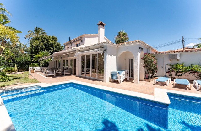 Villa "Casa Adelina" con piscina, jardín y Wi-Fi
