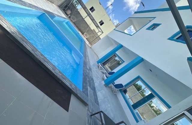 villa casa blanca casa de 2 niveles y 2 piscina para recrearse a