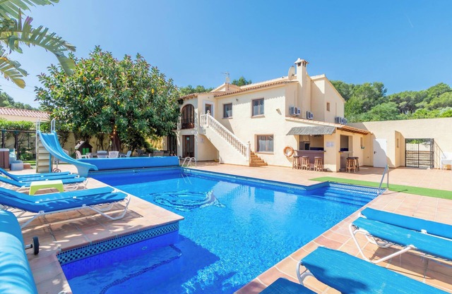 Villa "Casa Emilia" con piscina, jardín y Wi-Fi