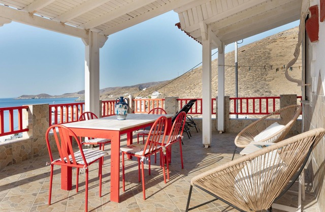 Villa 'Christina 2 Kythnos' con vistas al mar, Wi-Fi y aire acondicionado