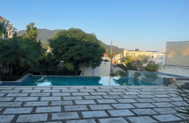 Villa las orquídeas, vista a montaña, Wi-Fi, parqueo gratis a minutos de playa