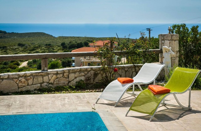 Villa 'Country Atheras' con vistas al mar, Wi-Fi y aire acondicionado