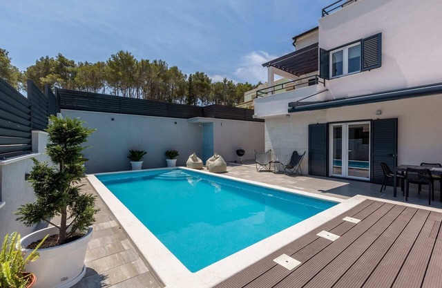 Villa Del Mar in Milna with a pool near beach