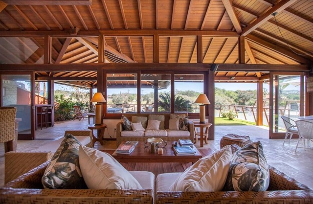 Villa Dera Búzios: Conforto y Lujo en 6 suites frente al Canal.