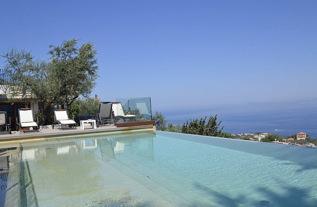 Villa Dulcibella: Una espléndida villa ubicada en una colina.