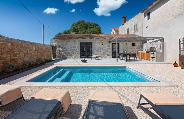 Villa Dvori con piscina