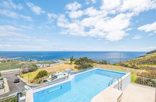 Villa Eastern Edge by Homie