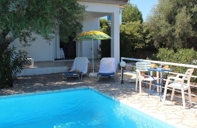 Villa Erato - con piscinas privadas. EOT con licencia. Villas Kalamaki.