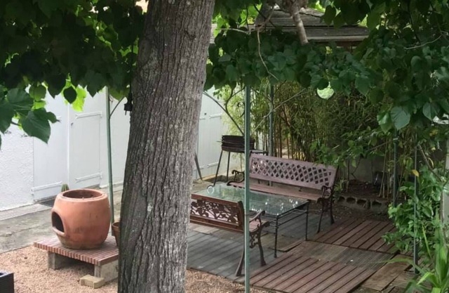 Villa F4 reformada y amplia de 90 m2 con jardín.