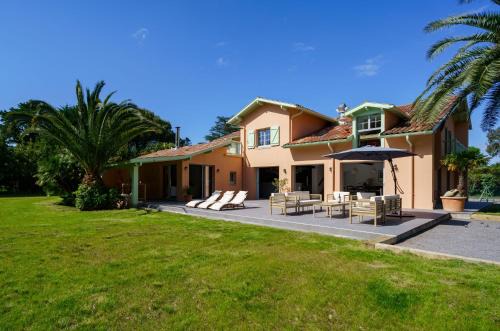 Villa familiale à Biarritz, Parc privé, Pelote Basque & Boulodrome