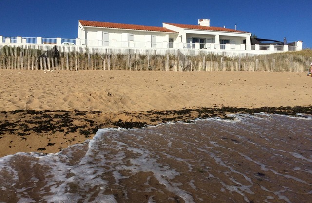 Villa pies en el agua duerme 12 sala de estar sala de estar cocina vista al mar 5 dormitorios