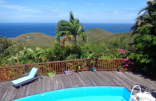 Villa Fleur de Lune piscina vista al mar Caribe Bouillante