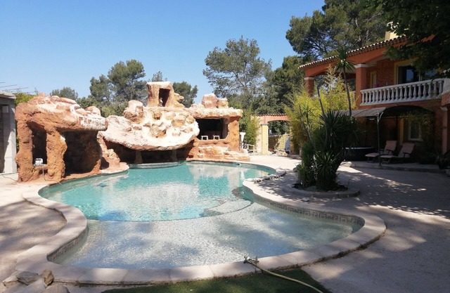 Villa for 4 people, with shared pool with the owner