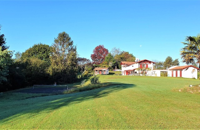 Villa Garatenborda cerca de Biarritz, piscina, jacuzzi, gimnasio, parking, peta
