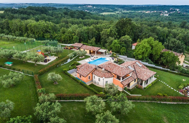 Villa GioAn con zona de juegos privada ⚽ y vistas al mar 🌅