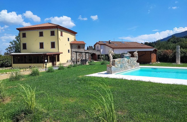 Villa "Giovanna" con piscina abierta compartida, terraza, jardín y Wi-Fi