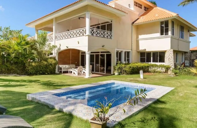 VILLA 8 PERSONAS EN CAMPO GOLF Y A 5 MINITOS PLAYA