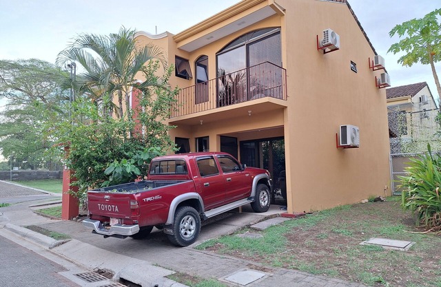 Villa en Residencial Tranquilo y Seguro