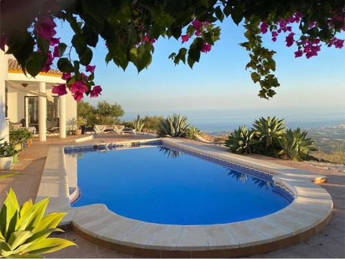 Villa in Arenas with Mediterranean Views