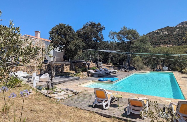 villa encantadora y bohemia, con gran piscina