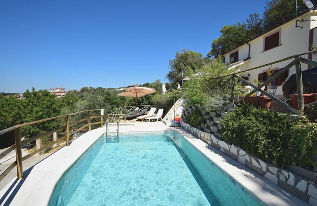 Villa en las colinas de Umbría, increíble panorama, a 50 minutos de Roma