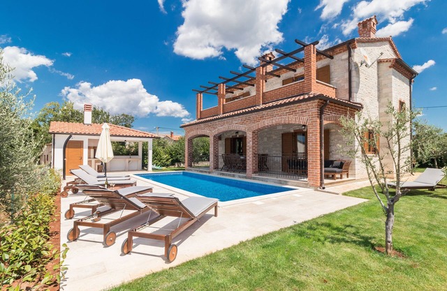 Villa Ingrid con piscina grande cerca de Porec