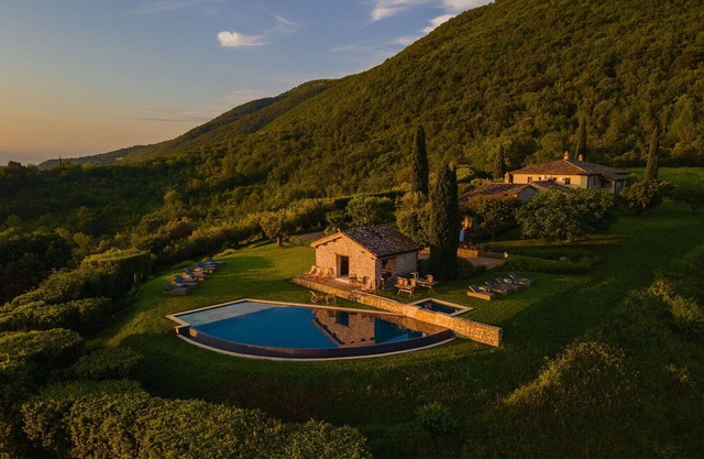 Villa en San Giovanni Del Pantano con 8 habitaciones, capacidad 16
