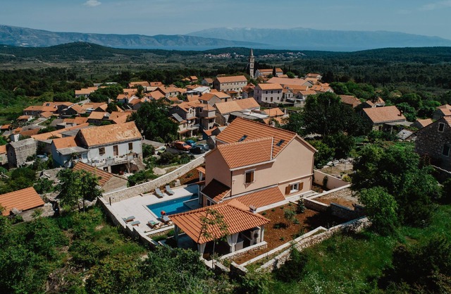 Villa Jasmina está creada para artistas y amantes de las artes.