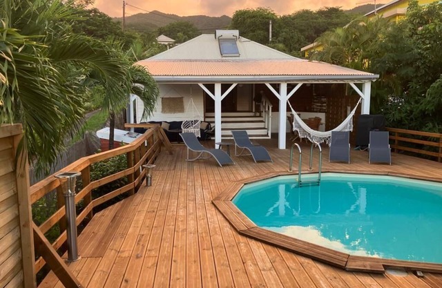 Villa Kanawa, jardín tropical y piscina de sal privada.