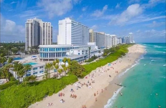 Villa Katy, Beachfront property