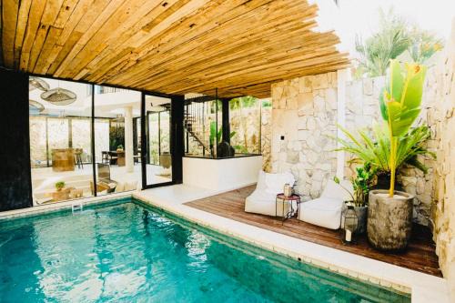 Villa KHAYU Seminyak Cozy 2BR Villa - Only 900 Meters to the Beach