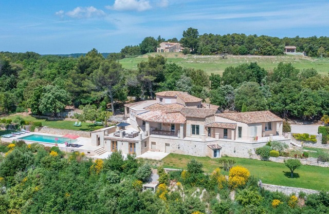 84CHRIS · Villa Chris