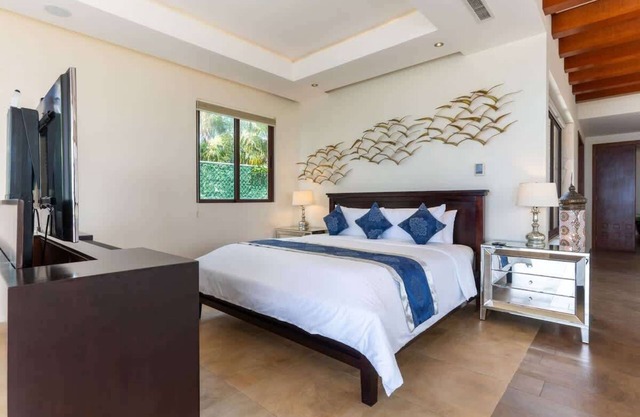Villa Langosta Resume